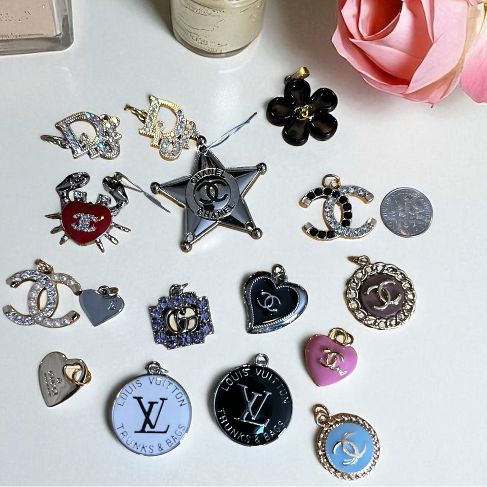 WINNERS CHOICE OF 1 Zipper Pull Pendants - Picture 8 of 16